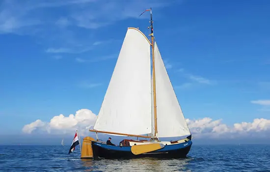 Ijsselmeer: Plattbodenschiff ohne Skipper chartern
