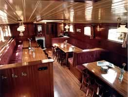 Salon auf dem Plattbodenschiff Suydersee