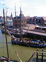 Harlingen - Ausgangshafen f&uuml;r Chartert&ouml;rns mit dem Plattbodenschiff