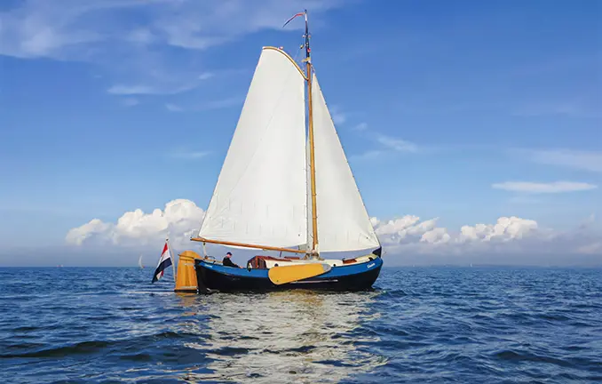 Ijsselmeer: Plattbodenschiff ohne Skipper chartern