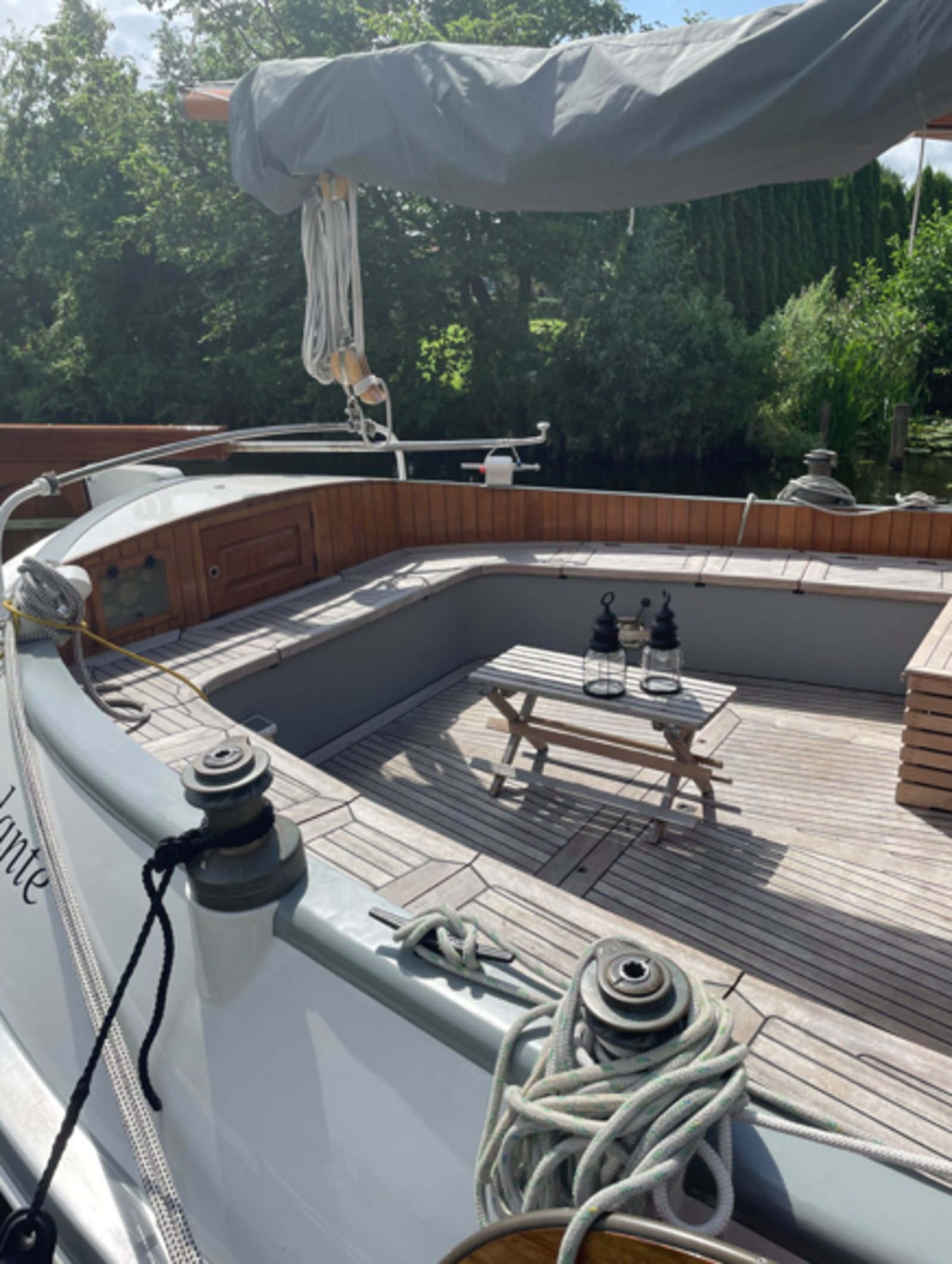 Charterschiff 'Andante' - Cockpit mit Pinnensteuerung 'Andante' - Cockpit