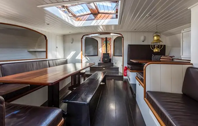 Plattbodenschiff Bint - unter Deck