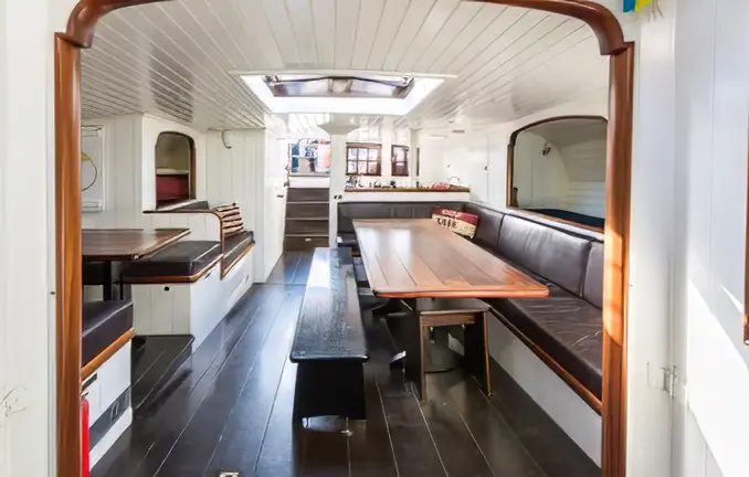 Plattbodenschiff Bint - unter Deck