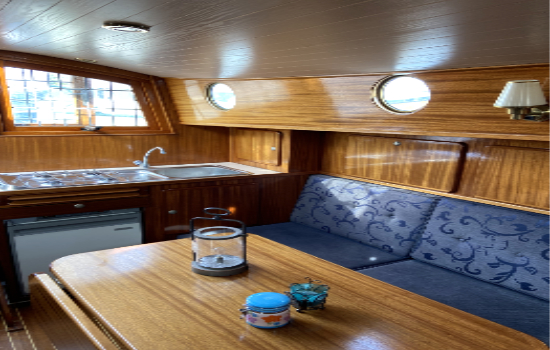 Plattbodenschiff Petronella Maria - Kömbüse und Sitzecke