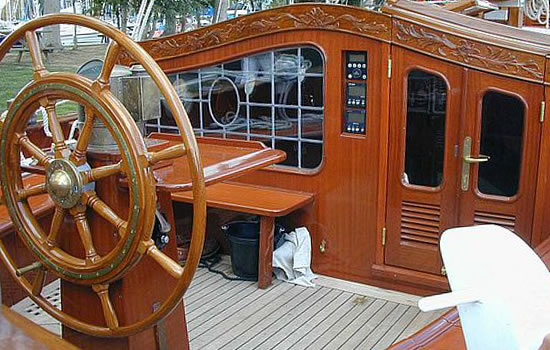 An Deck der Windbreeker: Cockpit