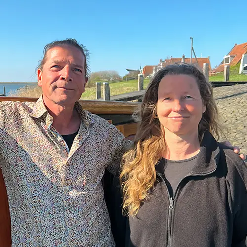 Plattbodenschiff Onverwacht - Eigner und Skipper Hans und Maria