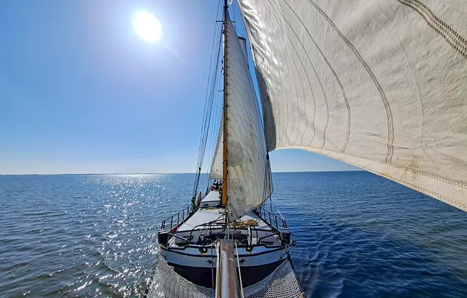 Plattbodenschiff Actief - Segeln auf dem Wattenmeer