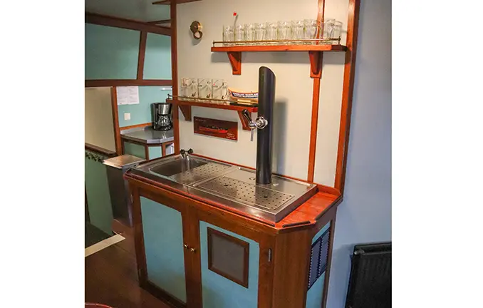 Plattbodenschiff Alliantie - unter Deck 'Salon'