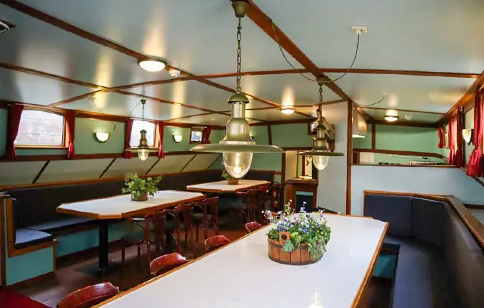 Plattbodenschiff Alliantie - unter Deck 'Salon'