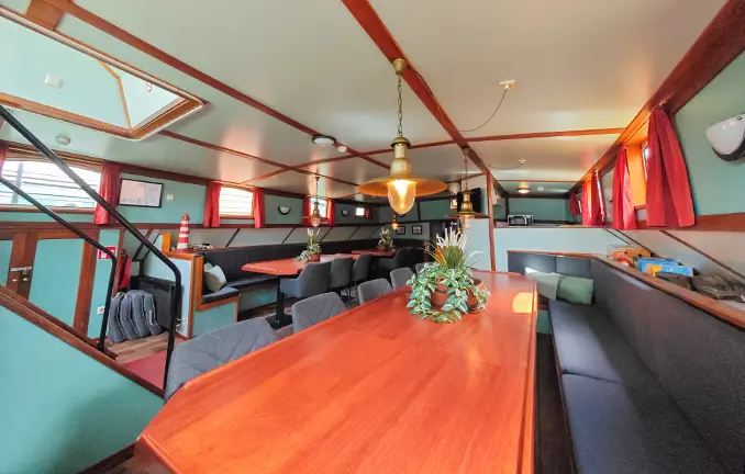 Plattbodenschiff Alliantie - unter Deck 'Salon'