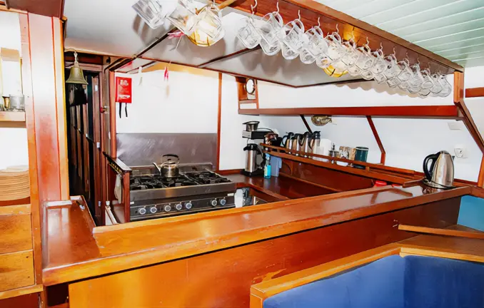 An Bord - Küche (Kombüse) auf dem Plattbodenschiff 'Ambulant' Plattbodenschiff 'Ambulant'