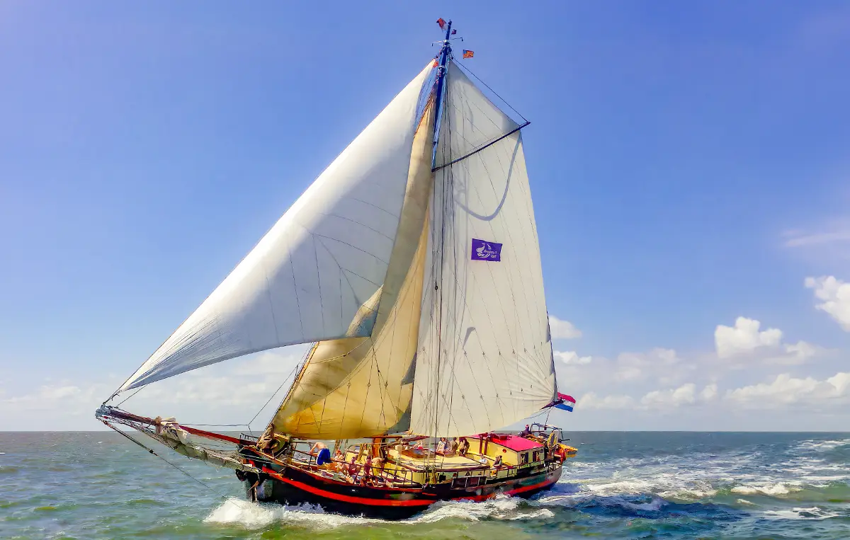 Plattbodenschiff Amore Vici - ein traditionelles Segelschiff für 18 Personen Plattbodenschiff Amore Vici