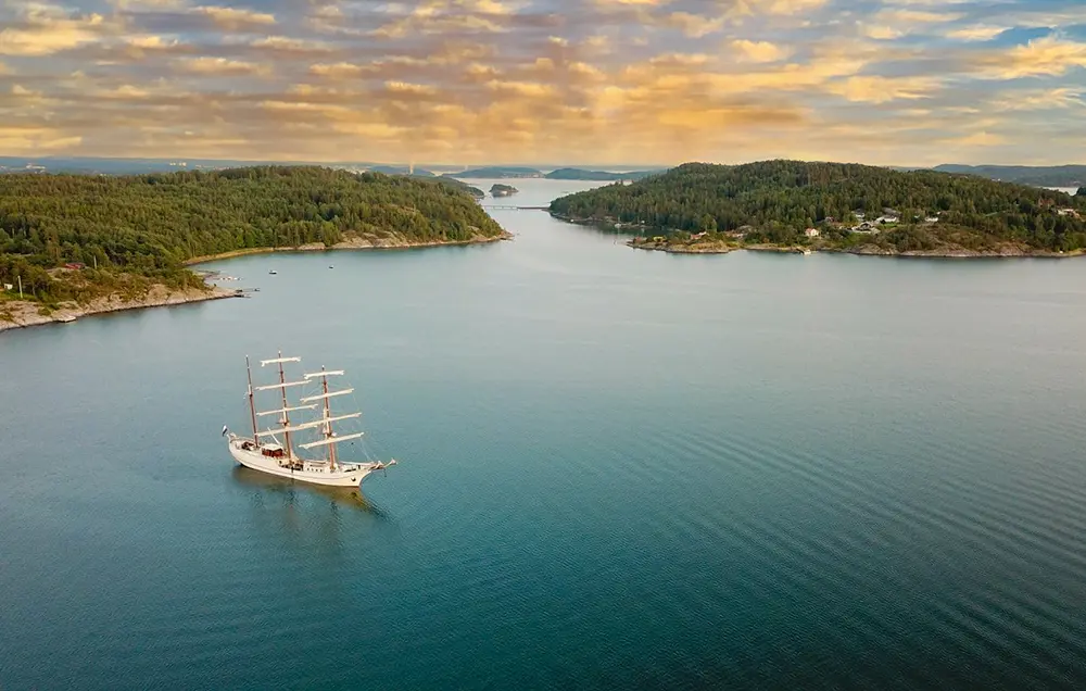 Segelschiff 'Artemis' - vor Anker