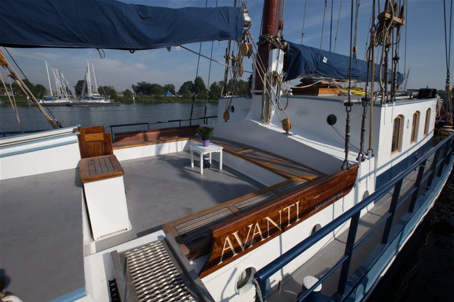 Plattbodenschiff Avanti - Sitzecke an Deck Sitzecke - Plattbodenschiff Avanti