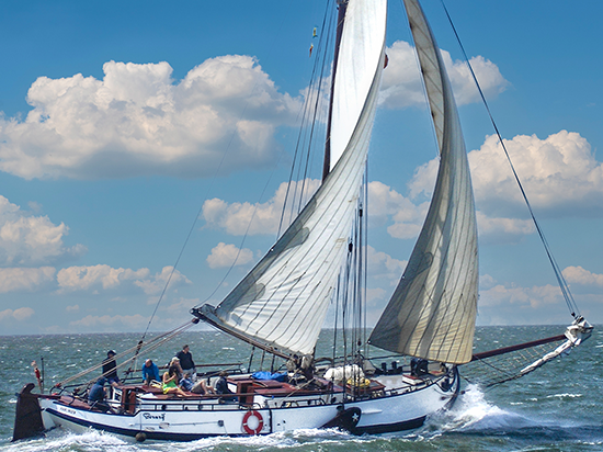 Plattbodenschiff Bornrif - ein Charterschiff für das Ijsselmeer und Wattenmeer