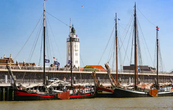 Außenhafen Harlingen mit Plattbodenaschiffen