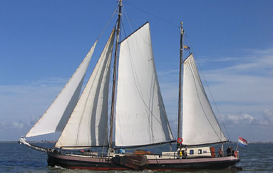 Zweimastklipper Elbrich - Plattbodenschiff in Holland
