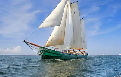mit dem Plattbodenschiff Josina Elisabeth segeln