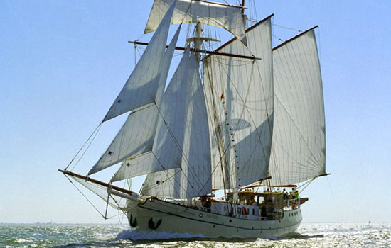Segelschiff Kooh-i-Noor mit Rahsegeln