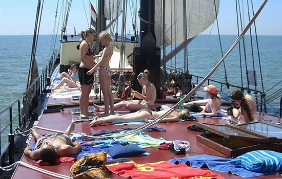 Klassenfahrt: - mit dem Plattbodenschiff auf dem Ijsselmeer segeln
