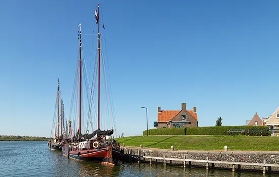 Makkum am IJsselmeer - Charterhafen für Plattbodenschiff