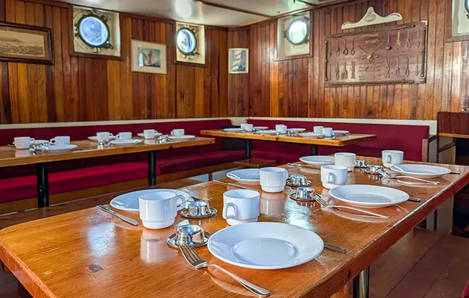 Tagesraum unter Deck (unbekannt - t-s-c.de) Plattbodenschiff Marie Galante