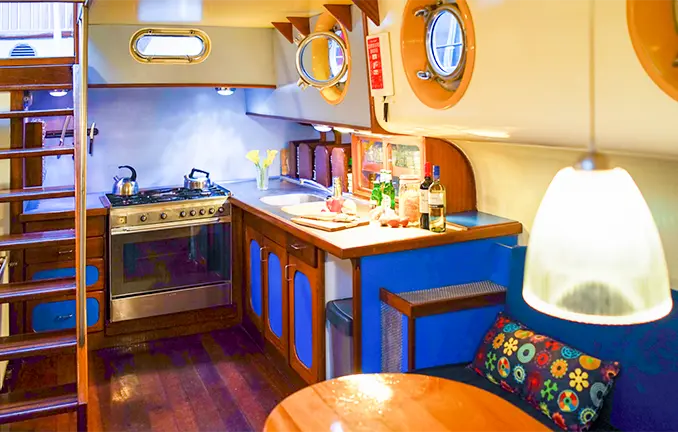 Plattbodenschiff Maxima - Küche an Bord