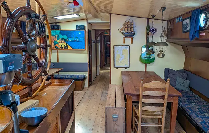 Plattbodenschiff Meridiaan - Salon (unbekannt, bootbootboot) Plattbodenschiff Meridiaan - Tagesraum