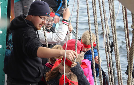 Mitsegeln - im Sommer auf der Ostsee Mitsegeln - Familien swegeln auf der Ostsee