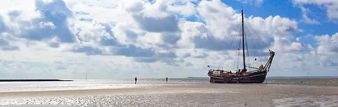 Mitsegeln im Wattenmeer auf dem Plattbodenschiff Najade