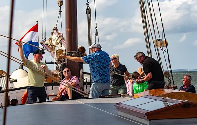 Mitsegeln auf dem Plattbodenschiff