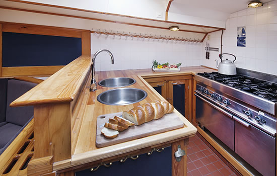 Küche auf dem Plattbodenschiff noordfries