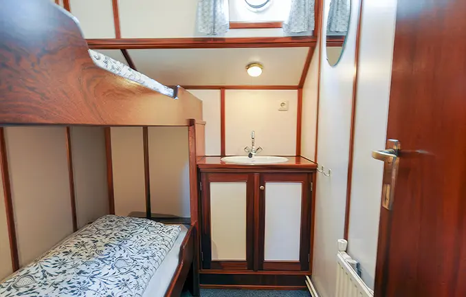 Plattbodenschiff De Poseidon - Kabinen mit 2 Betten (unbekannt - poseidon-zeilreizen.nl) Plattbodenschiff Poseidon