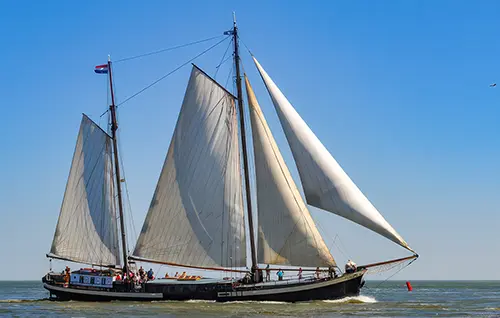 Plattbodenschiff Poseidon - ein traditionelles Segelschiff für 32 Personen (unbekannt - poseidon-zeilreizen.nl) Plattbodenschiff Poseidon