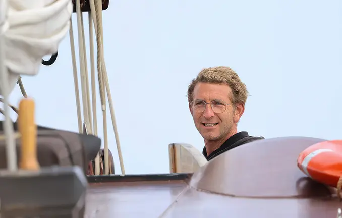 Plattbodenschiff De Poseidon - Skipper (unbekannt - poseidon-zeilreizen.nl) Plattbodenschiff Poseidon