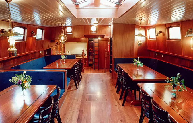 Plattbodenschiff De Poseidon - Salon (unbekannt - poseidon-zeilreizen.nl) Plattbodenschiff Poseidon
