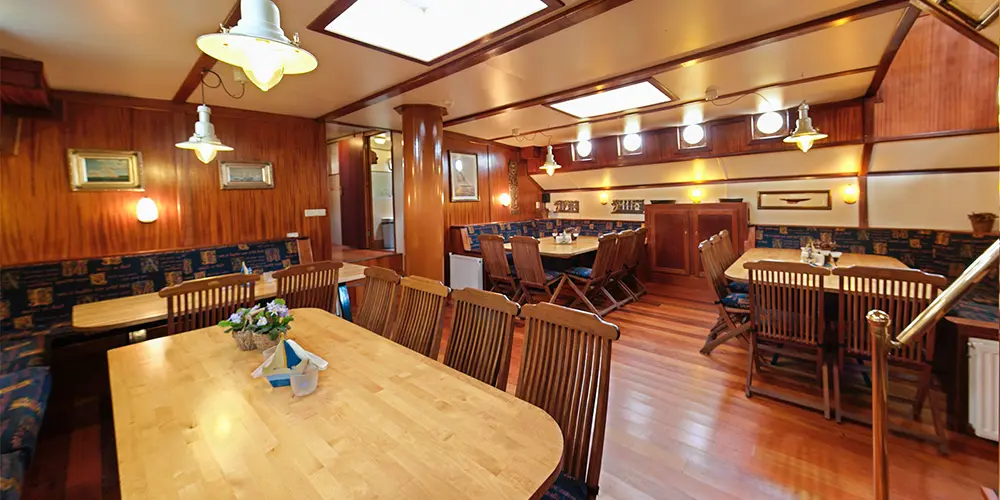 Klipper Radboud - im Salon (Plattbodenschiff Radboud - klipper-radboud.nl) Klipper Radboud