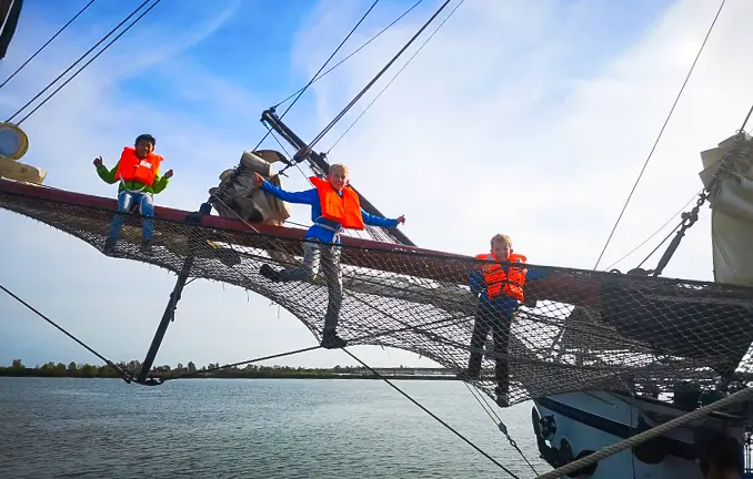 Plattbodenschiff Vrijheid - Musik an Deck