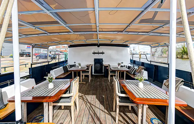 Plattbodenschiff 'Wapen fan Fryslan' - ein Plattbodenschiff - an Deck Plattbodenschiff 'Wapen fan Fryslan' - ein Plattbodenschiff - an Deck