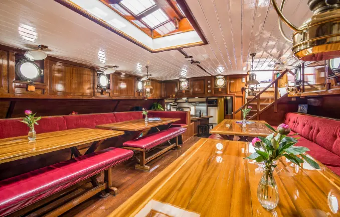 Plattbodenschiff Zeemeeuw - Salon