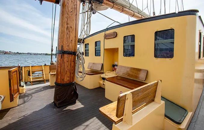 Segelschiff Zuiderzee - Sitzgelegenheiten an Deck Segelschiff Zuiderzee - Sitzen an Deck